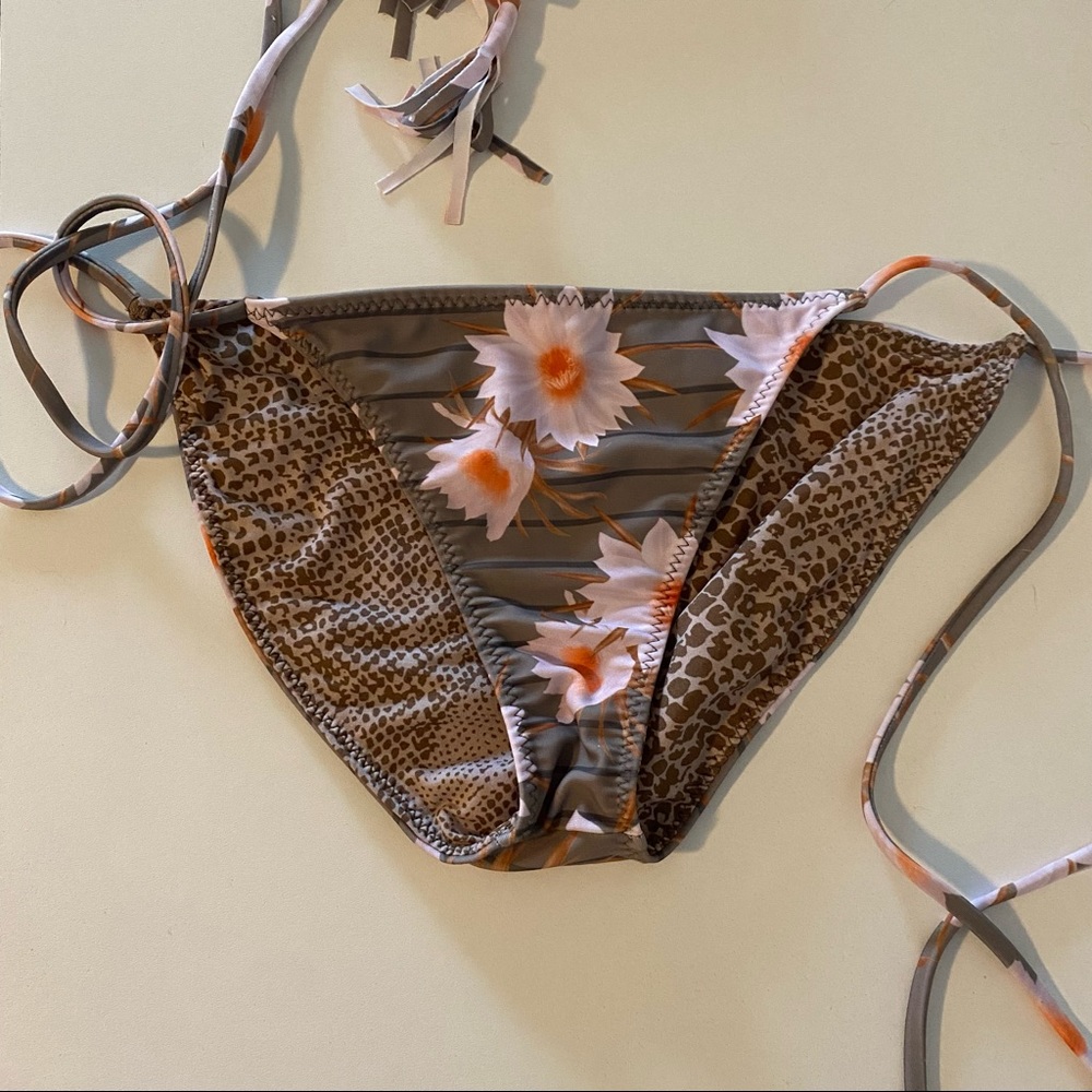Acacia floral print striped tie waist bikini bottoms size small